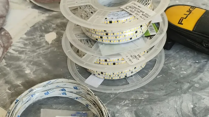 Rolos de fita de LED prontos para instalação