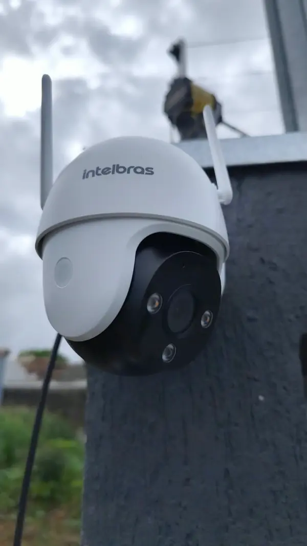 Câmera de segurança instalada