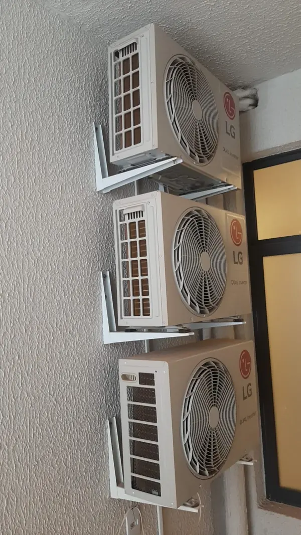 Condensadoras em suporte vertical